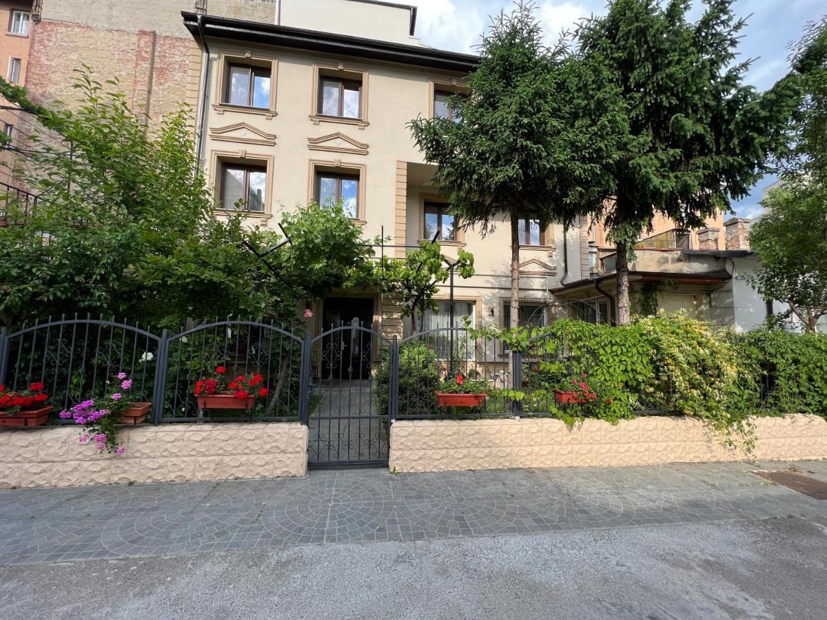 Boutique Cathedral Plaza Residences For Rent Downtown Hotel Bucarest