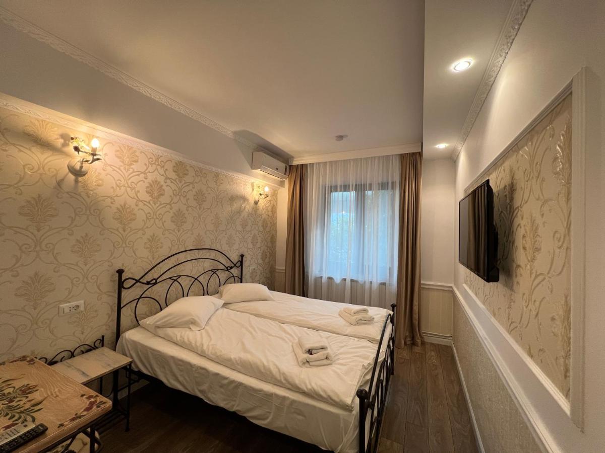 Boutique Cathedral Plaza Residences For Rent Downtown *