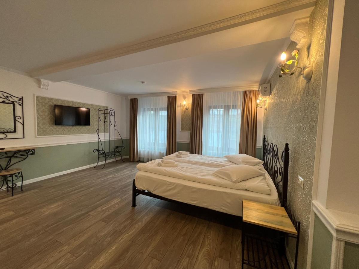 Boutique Cathedral Plaza Residences For Rent Downtown * Bucarest