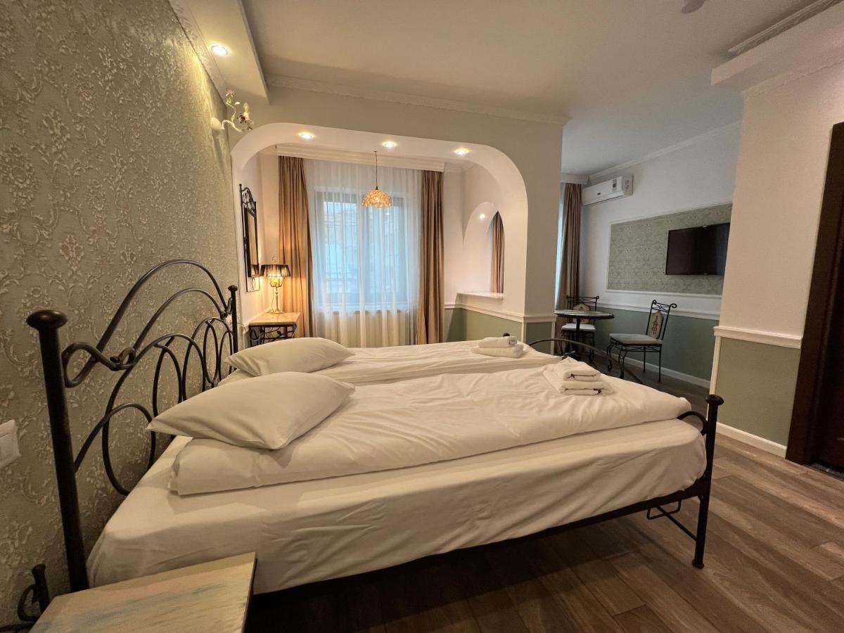 Boutique Cathedral Plaza Residences For Rent Downtown