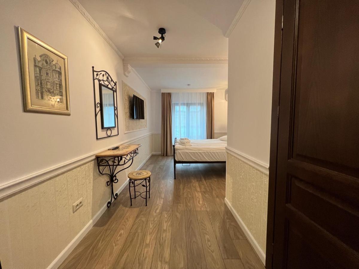 Boutique Cathedral Plaza Residences For Rent Downtown
