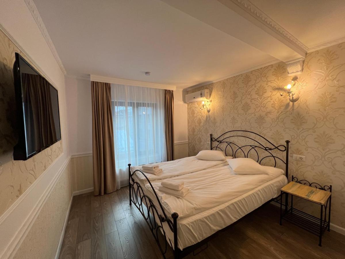 Boutique Cathedral Plaza Residences For Rent Downtown *