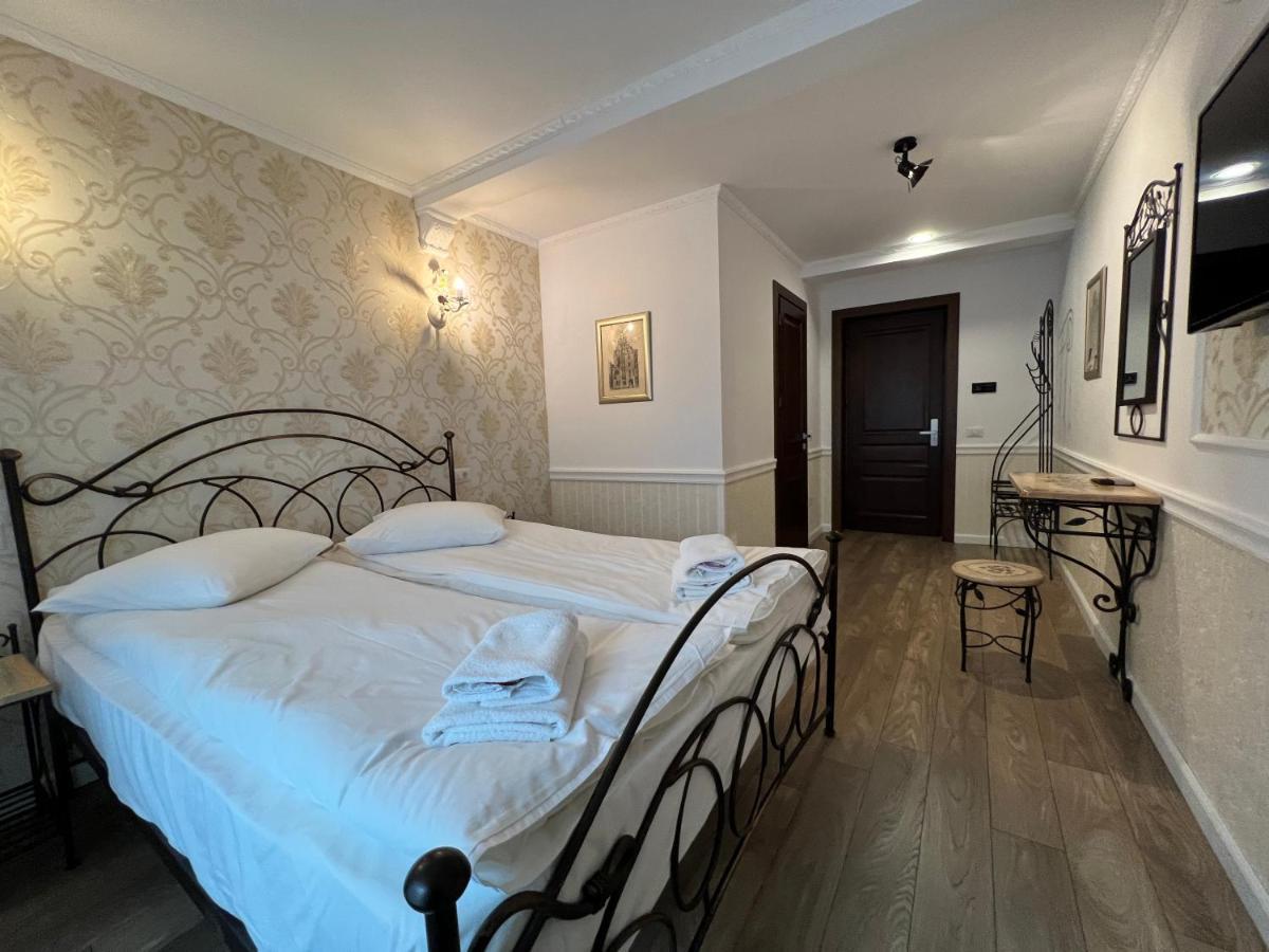 Boutique Cathedral Plaza Residences For Rent Downtown