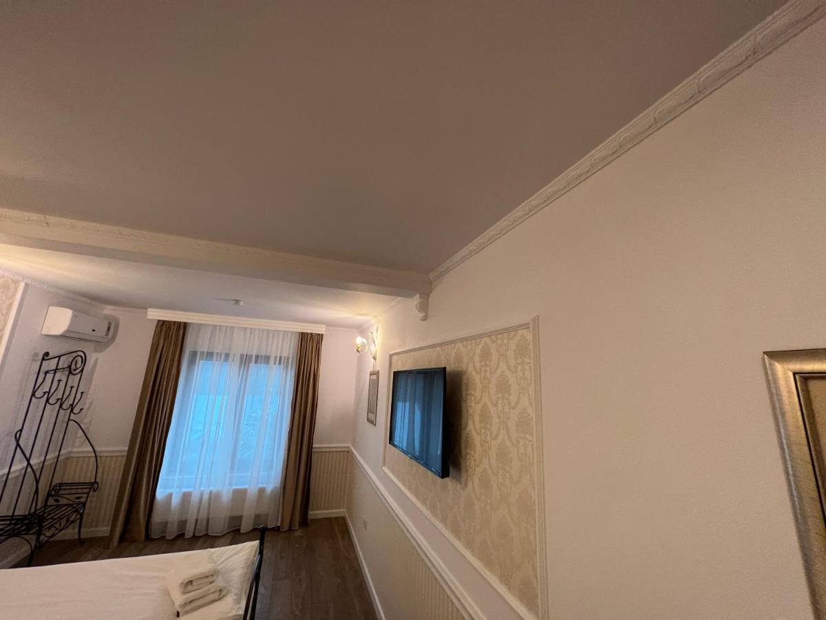 Boutique Cathedral Plaza Residences For Rent Downtown *