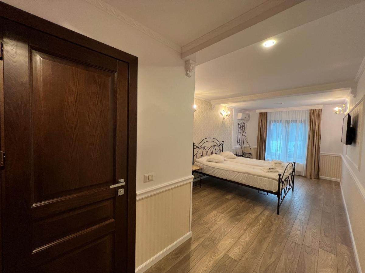 Boutique Cathedral Plaza Residences For Rent Downtown
