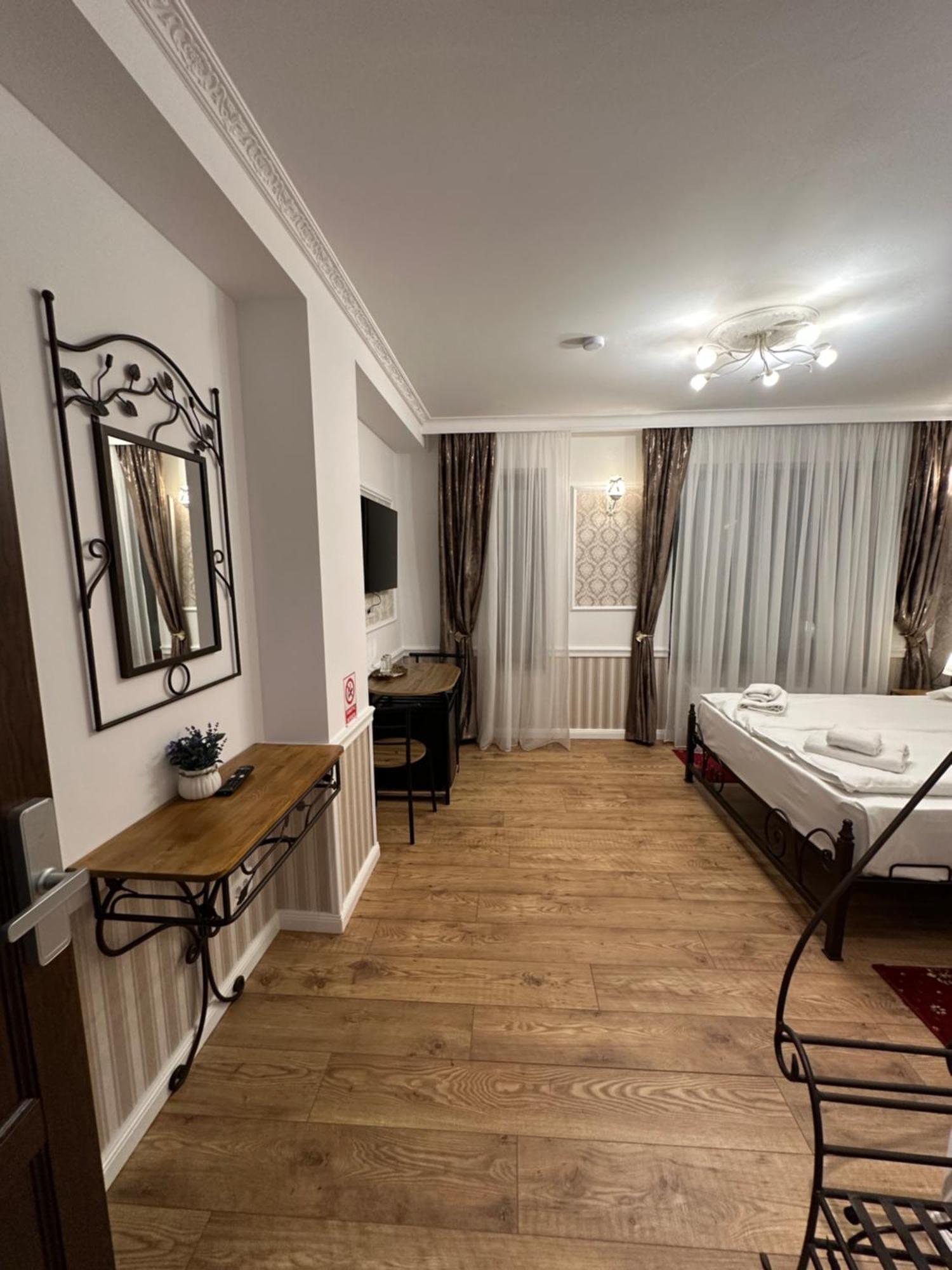 Boutique Cathedral Plaza Residences For Rent Downtown