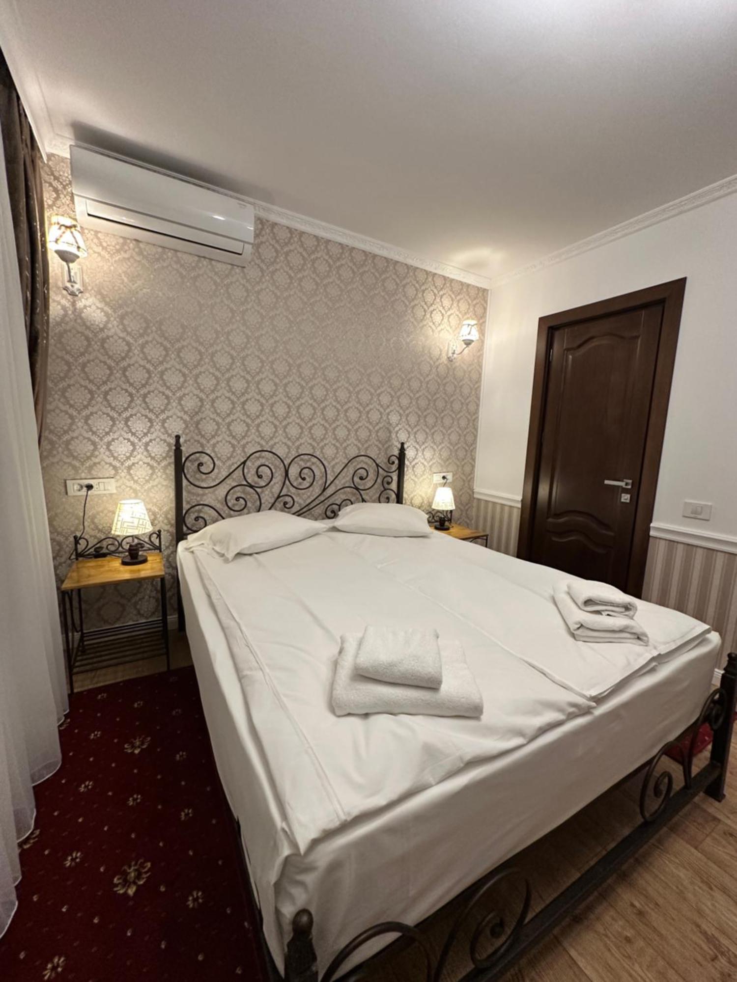 Boutique Cathedral Plaza Residences For Rent Downtown * Bucarest